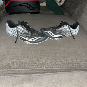 Saucony Black and White spikes size 9 men perfect condition track shoes